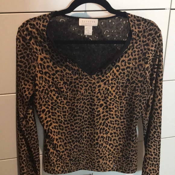 HOST PICK 9/1 TOPS - Express Leopard Top - Picture 3 of 10